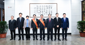 縣領(lǐng)導(dǎo)接見赴京回新受獎勞模<br/>為美麗新昌建設(shè)再立新功