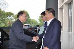 省人大常委會副主任、省總工會主席史濟錫一行到浙江醫藥調研工會工作