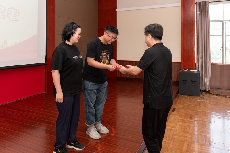 1664266818418939gvOA.jpg SG2_6085征文一等獎頒獎。沈鋼 攝.jpg